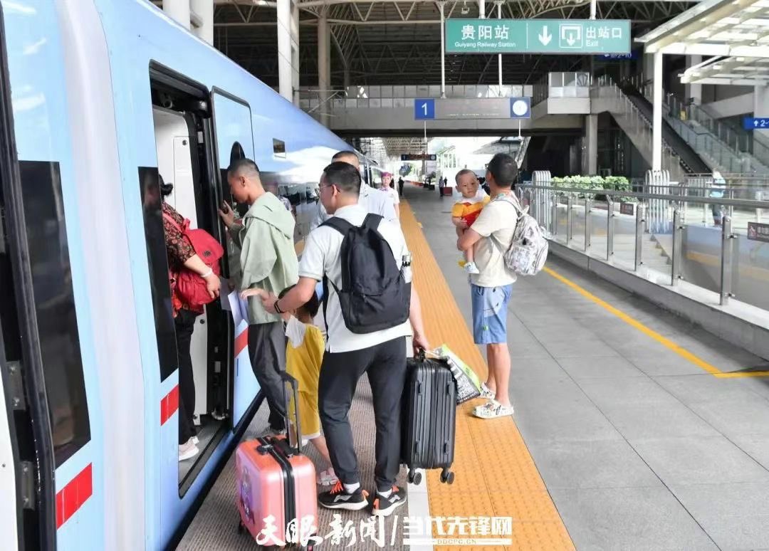 LiveinGuizhou's tweet image. On August 8th, the #Guiyang to #Nanning high-speed railway, specifically the Guiyang to #Libo section, officially commenced operation.👏👏

📷 by Eyesnews

#Guizhou #China #visitguizhou