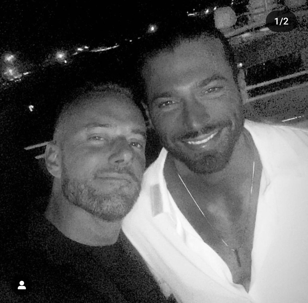 Anna19725's tweet photo. Buongiorno 🌞
Godiamoci i meravigliosi scatti di Can in vacanza che nega le foto ! 😏🙄🤦
Lasciate stare le ca@ate di chi vuole solo tenere in alto determinate situazioni.
#CanYaman
#Sardegna
#Millantatori https://t.co/0CIZ1BSqAs