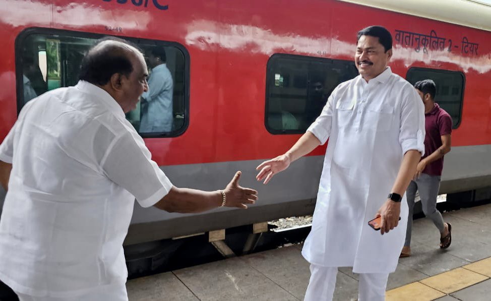 CongressBhari's tweet photo. महाराष्ट्र प्रदेश काँग्रेस कमिटीचे अध्यक्ष नाना पटोले आपल्या नियोजित नाशिक दौऱ्यासाठी मुंबई वरून नाशिक कडे रवाना....

@NANA_PATOLE

#Nashik #दौरा #Congress #NanaPatole https://t.co/wdeJp1bNFs