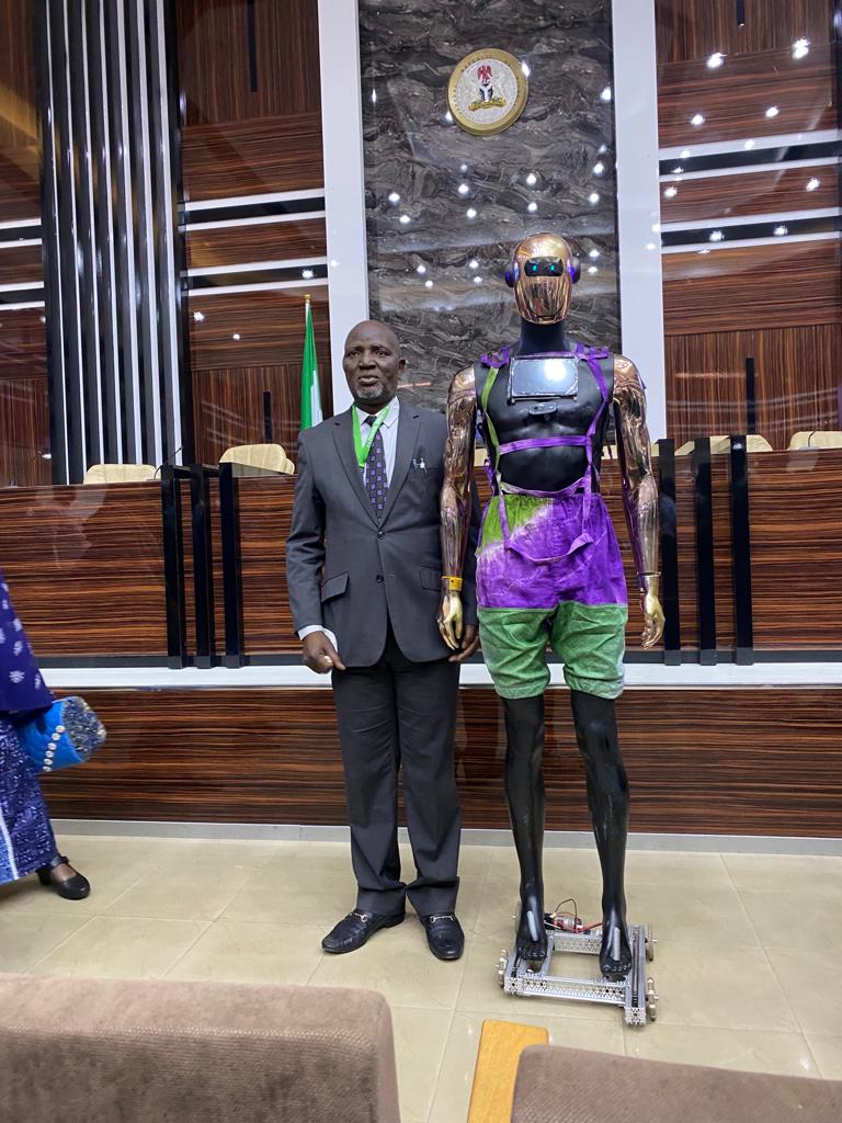 coderina's tweet image. "We do not need to teach creativity but rather inspire its daily practice" -Diane Darrow girls from FGGC Sagamu created a smart robot using #AI and #ML technology with invaluable support from the @coderina team #girlstech #daretodream  #innovationisnotmagic #AIgirl #girlscancode