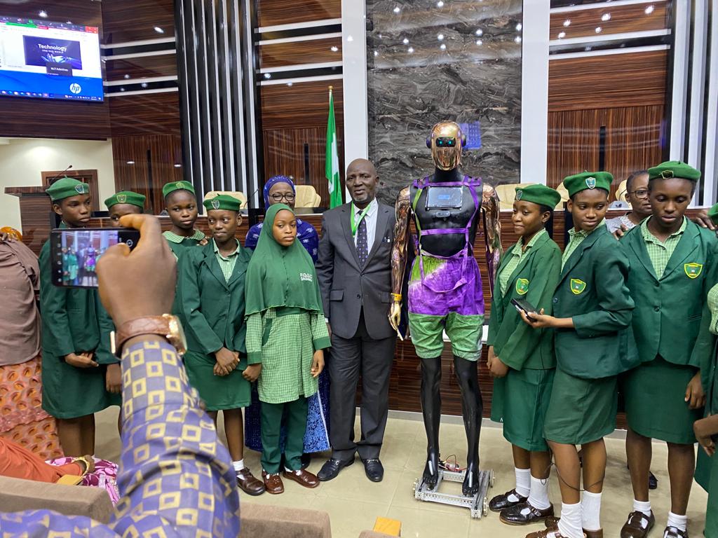 coderina's tweet image. "We do not need to teach creativity but rather inspire its daily practice" -Diane Darrow girls from FGGC Sagamu created a smart robot using #AI and #ML technology with invaluable support from the @coderina team #girlstech #daretodream  #innovationisnotmagic #AIgirl #girlscancode