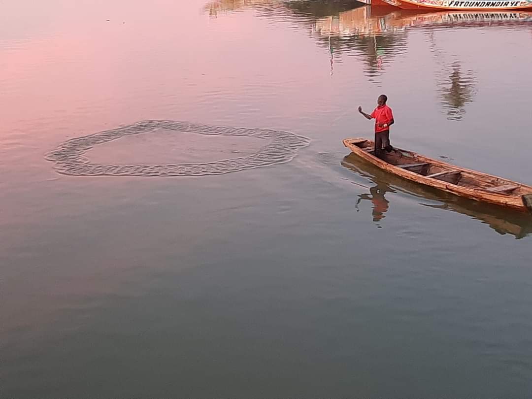HotelInsonmia's tweet photo. La pesca en #Maputo2023 está controlada desde hace diez años, cuando muchas especies comenzaron a desaparecer. Ahora sólo se pesca tres meses, pero las capturas son mayores que antes todo el año. El 50% de las proteínas que se consumen en #Mozambique2023 proviene del pescado... https://t.co/ruZo12U1O7