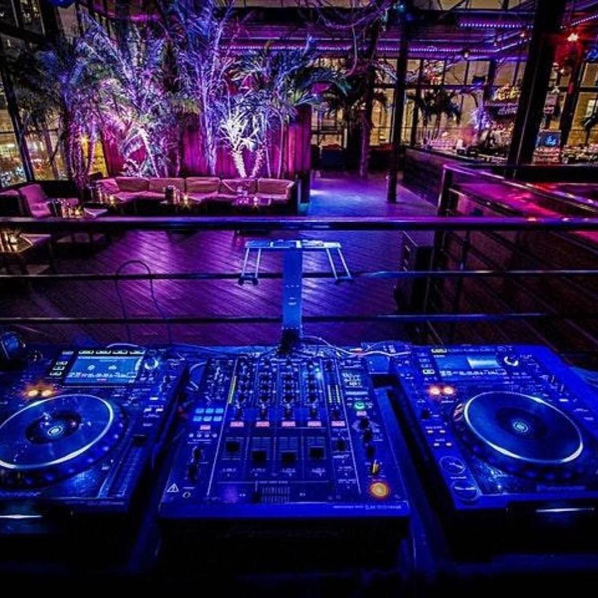 Conrad DIRTYFINGER tweet media