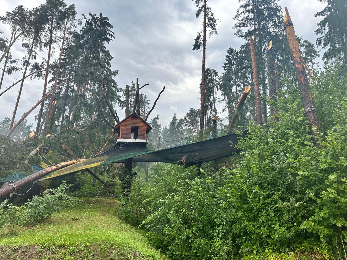 breakinglv's tweet photo. 🇱🇻 Vētras postījumi Tērvetē.
📸 Tērvetes tīklu parks
#Tērvete #Dobele #Latvija https://t.co/enTeIE2ibp