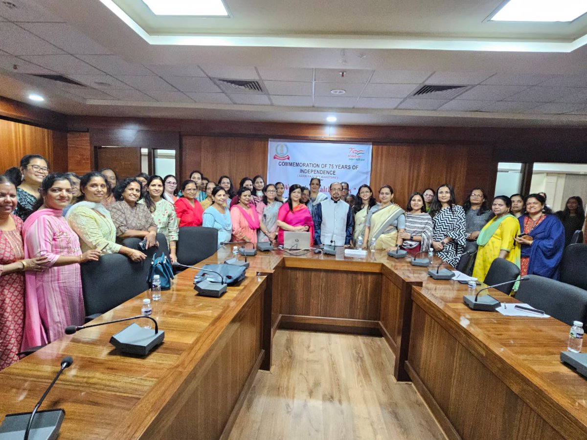 IncomeTaxPune's tweet photo. In the series of events to celebrate "Azadi ka Amrit Mahotsav", Income Tax Pune organized a seminar on the topic of "Women's health issues" for lady officers/officials. The seminar was addressed by Dr Sanjay Gupte and Dr Bhagyashree Khaladkar. Some glimpses: #AKAM
@IncomeTaxIndia https://t.co/wnEGr8HMhx