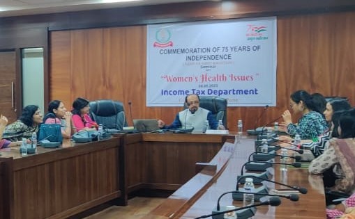 IncomeTaxPune's tweet photo. In the series of events to celebrate "Azadi ka Amrit Mahotsav", Income Tax Pune organized a seminar on the topic of "Women's health issues" for lady officers/officials. The seminar was addressed by Dr Sanjay Gupte and Dr Bhagyashree Khaladkar. Some glimpses: #AKAM
@IncomeTaxIndia https://t.co/wnEGr8HMhx