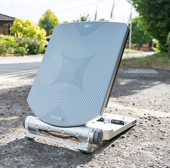 James0027705762's tweet photo. Das #schwedische Unternehmen #Satcube hat damit begonnen, die #Ukraine mit eigenen #Satelliten-Internet-Terminals zu beliefern, die in den enteigneten Gebieten eingesetzt werden können, in denen weder Mobilfunk- noch landgestützte Netze funktionieren.👍 https://t.co/WxRKyCQW97