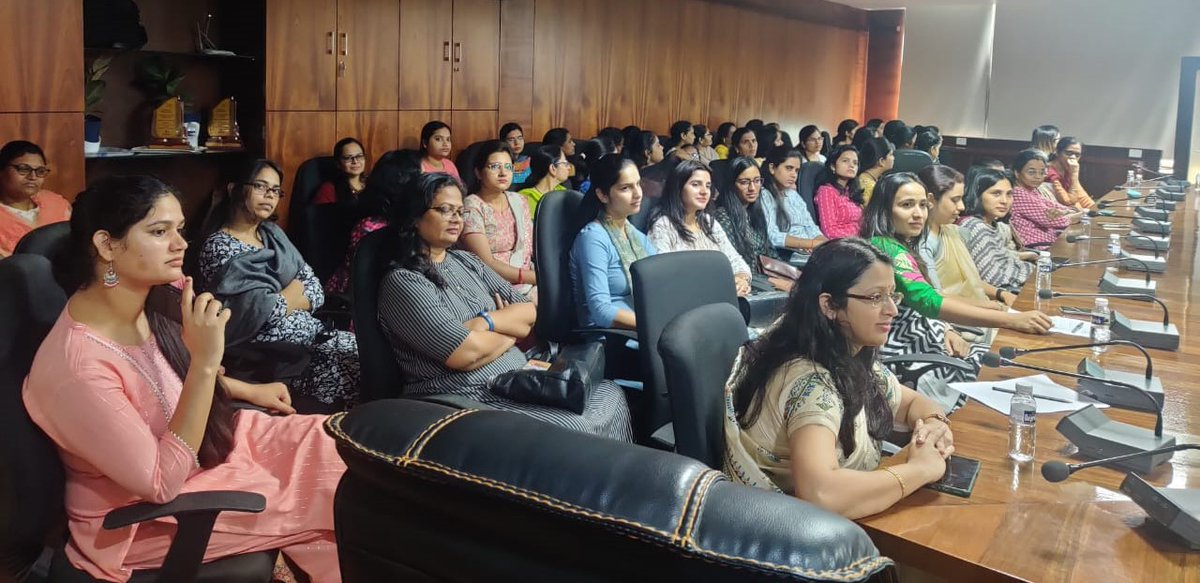 IncomeTaxPune's tweet photo. In the series of events to celebrate "Azadi ka Amrit Mahotsav", Income Tax Pune organized a seminar on the topic of "Women's health issues" for lady officers/officials. The seminar was addressed by Dr Sanjay Gupte and Dr Bhagyashree Khaladkar. Some glimpses: #AKAM
@IncomeTaxIndia https://t.co/wnEGr8HMhx