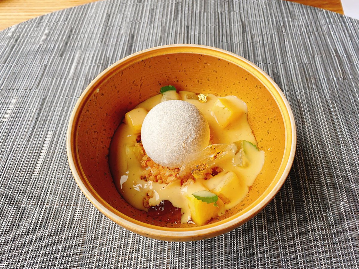 jriosgalano's tweet photo. 🍍 piña colada, 🥥 coconut, rum🥃 and chocolate 🍫. Oishikatta.
#conrad #umeda #osaka #gourmetfood #fancylife . https://t.co/LUuYs1it5G