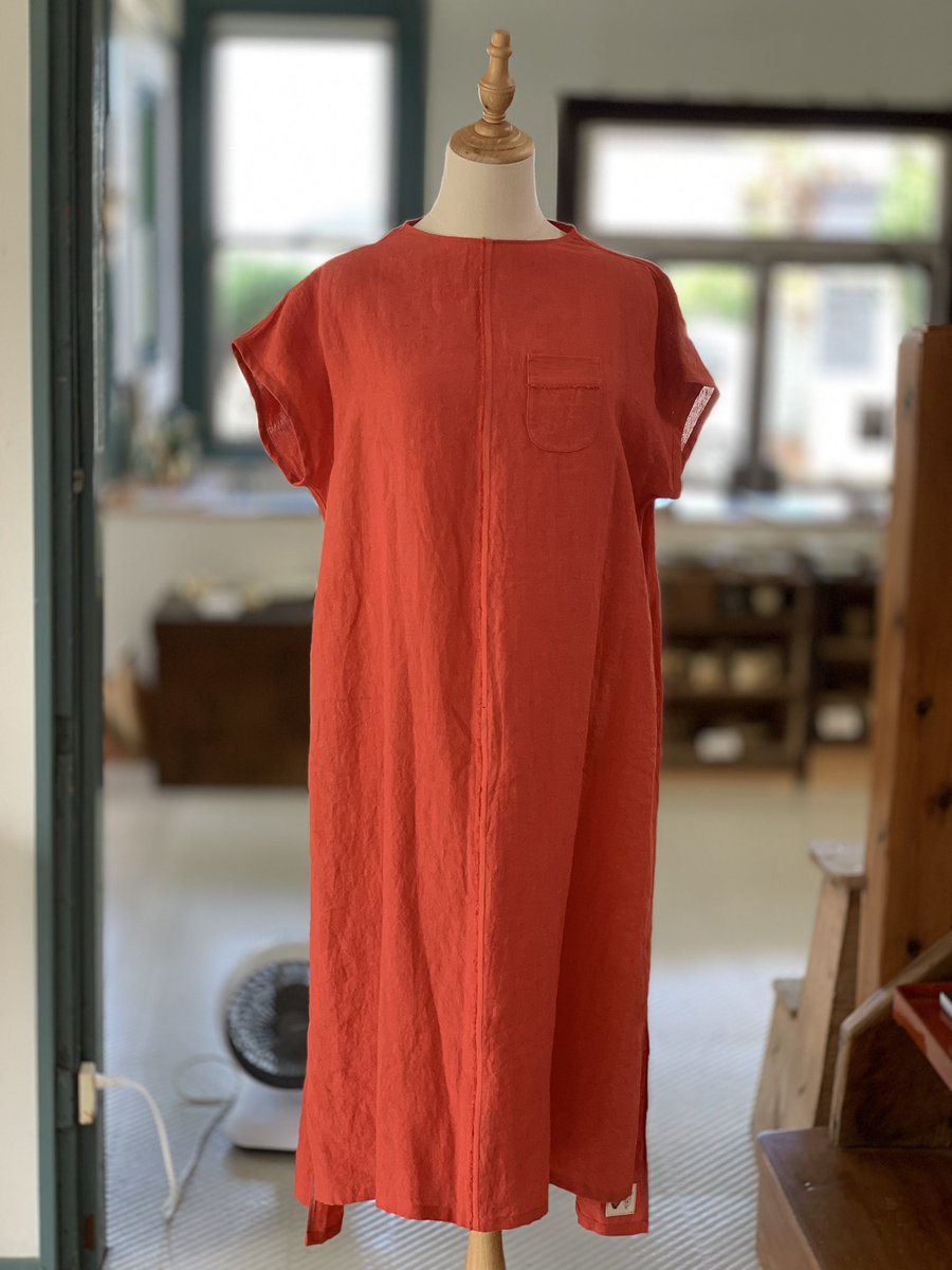 kusafune1's tweet photo. 本日より「革とリネンの服　スカンクとアルマジロ展」はじまりました。

8月9日〜27日
月火定休　水ー金12:00〜18:00 土日祝11:30〜17:00
#スカンクとアルマジロ
#ギャラリーショップ草舟 https://t.co/kVPui8kEa2