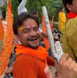 BarkhaS7691560's tweet image. इसका कट्टा छीन कर इसके पिछवाड़ा में डालकर टिप दो दोस्तों।