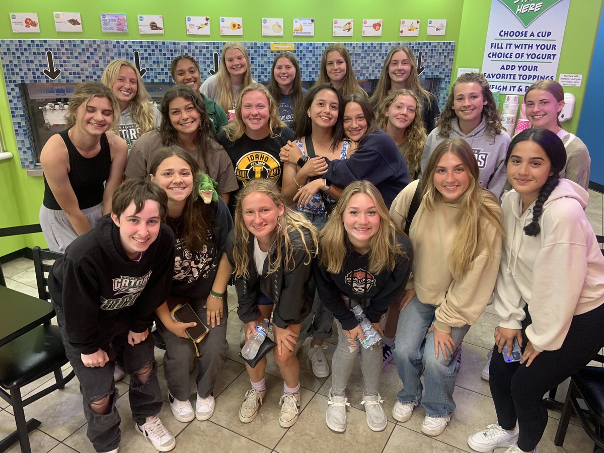 GRCSoccer's tweet image. So good to hear this again! The Gators are back in action and ready for the 2️⃣3️⃣ season. Thanks to the @SVCCardinals for the scrimmage today.. now on to the @WhatcomOrcas tomorrow night. Gotta put some froyo in between or it wouldn’t be a real road trip. These 🐊 are hungry. 😉