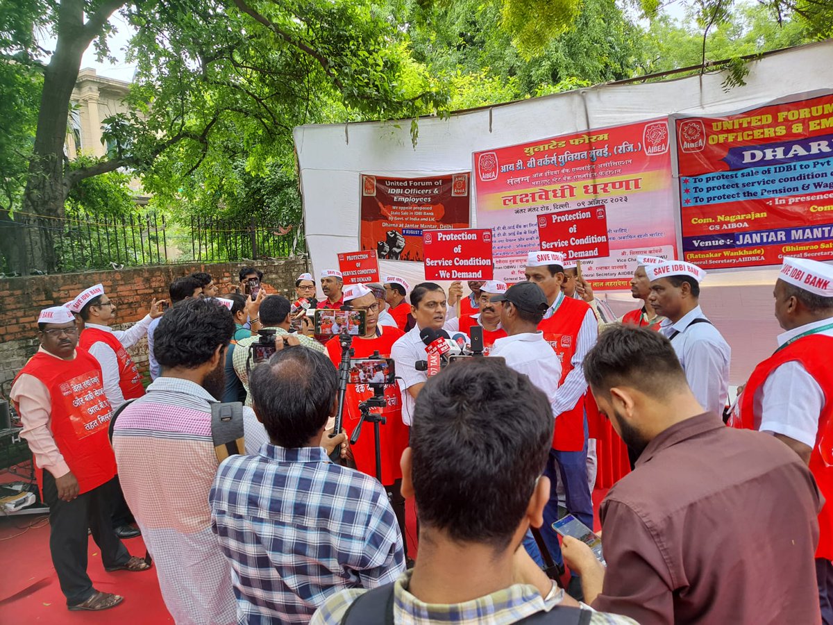 IdbiFor's tweet photo. Dharna at Jantar Mantar under the banner of United Forum of IDBI officers and employees 
We oppose stale sale of IDBI bank
#DoNotSellIDBI

@TheLallantop @ajitanjum @ravishndtv @ChVenkatachalam @ABPNews @aajtak @ndtv @TheIncNews @LokmatNewsHindi https://t.co/vcF1p3oAcb