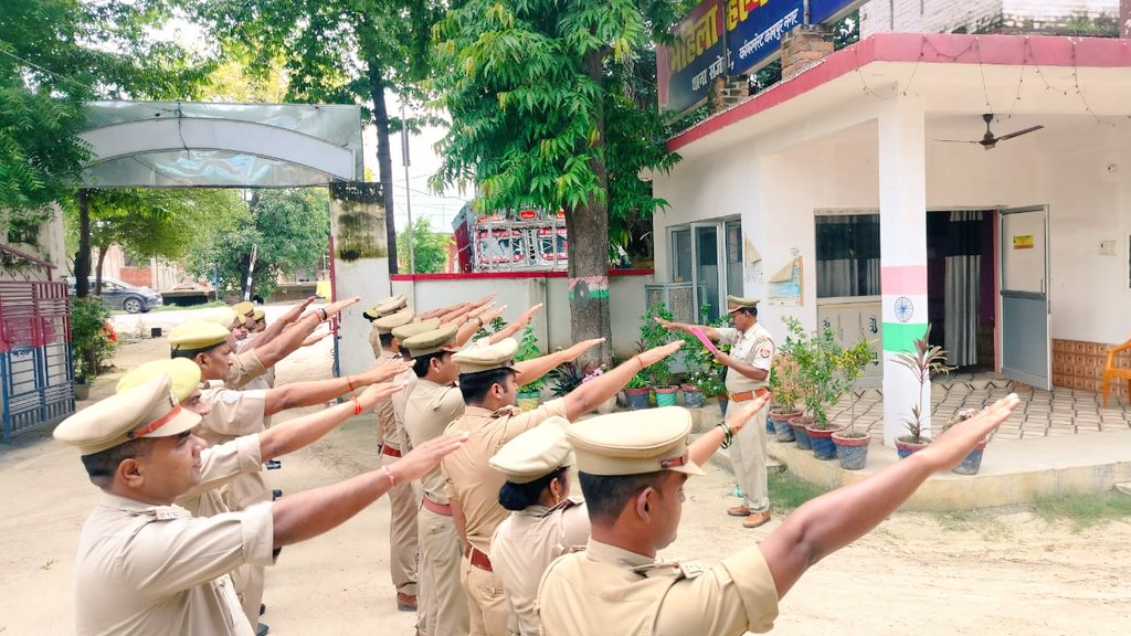 OuterPs's tweet photo. आज दिनांक 09.08.2023 को आजादी के अमृत महोत्सव के समापन समारोह के अंतर्गत "मेरी माटी, मेरा देश" एवम हर घर तिरंगा  अभियान के तहत शासन एवम उच्चाधिकारी गण के आदेशानुसार थाना सजेती के अधिकारी, कर्मचारी गण को पंच प्रण की शपथ दिलवाई गई। https://t.co/om8YiYGAwu