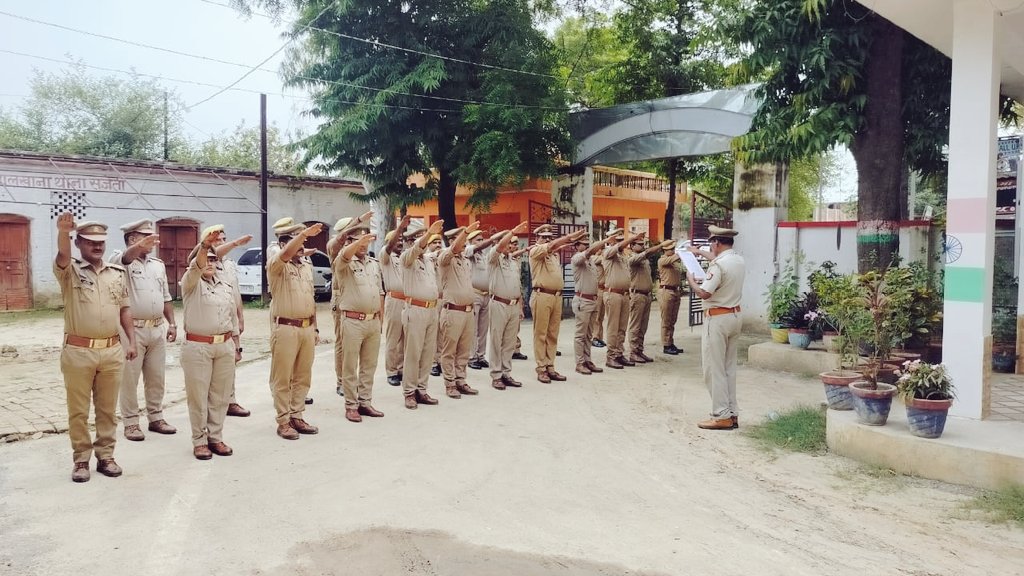 OuterPs's tweet photo. आज दिनांक 09.08.2023 को आजादी के अमृत महोत्सव के समापन समारोह के अंतर्गत "मेरी माटी, मेरा देश" एवम हर घर तिरंगा  अभियान के तहत शासन एवम उच्चाधिकारी गण के आदेशानुसार थाना सजेती के अधिकारी, कर्मचारी गण को पंच प्रण की शपथ दिलवाई गई। https://t.co/om8YiYGAwu