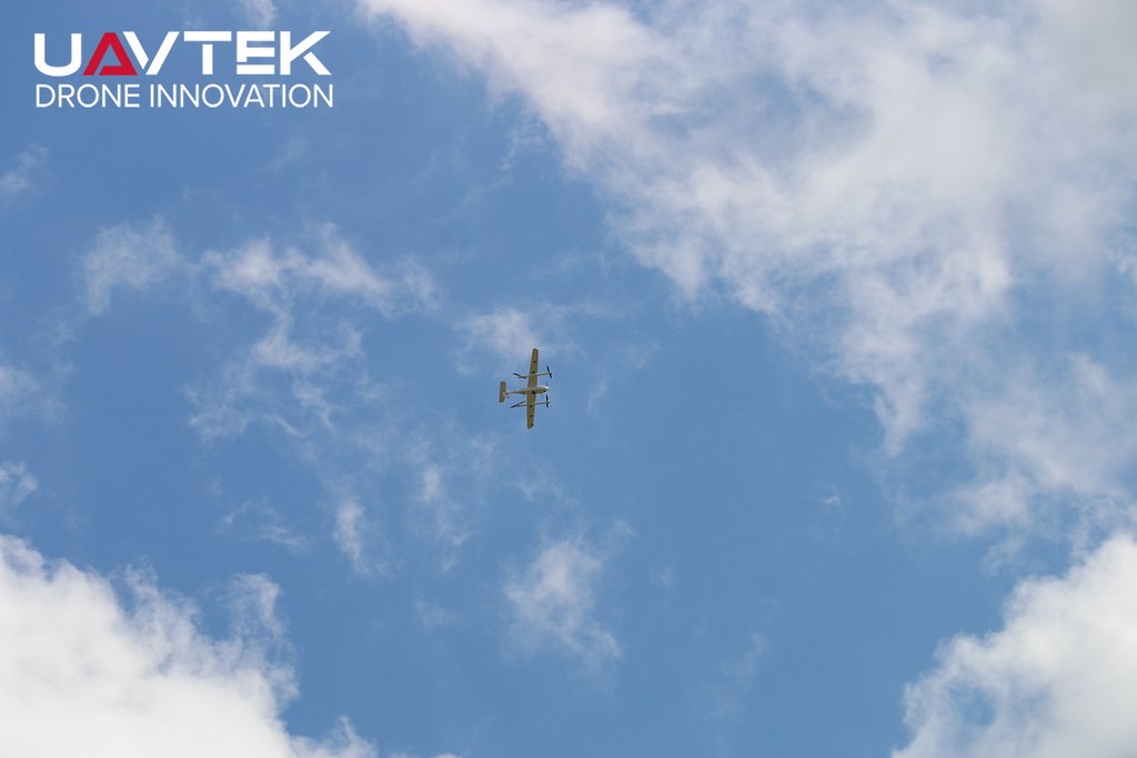 Our Babka soaring through the skies on its flight test! ✈️

#uavtek #babka #vtol #fixedwing #uav #wednesday #flighttesting #droneflying #beequipped #dronephotography #dronestagram #dronelife #dronepilot #equipped #readyforaction #drones #droneinnovation