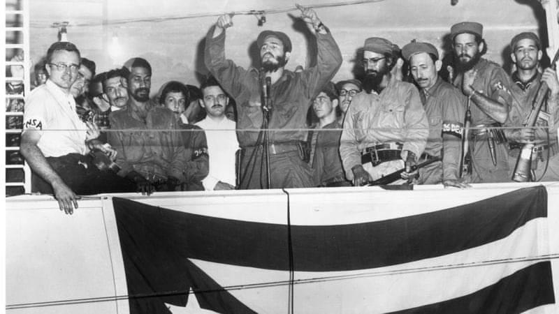 "Nuestros muertos mandan, mas no los llamemos muertos, digamos como el poeta Nicolás Guillén: que viven más que nunca, que vivirán eternamente en el latido de cada corazón de cubano, que viven en nuestra sangre, en nuestra
devoción, en nuestro esfuerzo;..."
#FidelPorSiempre