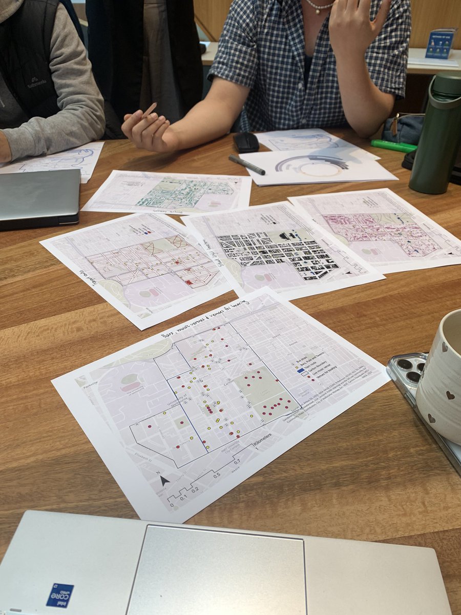 MicheleAcuto's tweet image. Great to be back into #StudioN for another semester, workshopping with @msdsocial students night time economy challenges for @networkedcities NightShift project 🌃🌠 at @cityofmelbourne