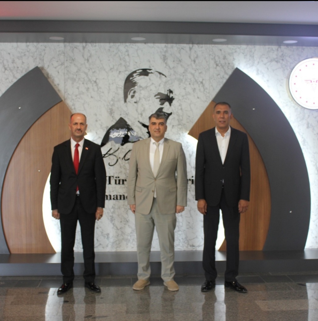 Urfa mızın sağlık alanın daki gururu <a href="/DrMehmetGulum/">Mehmet Gülüm</a> hocamızı makamında ziyaretimiz. 
<a href="/drfahrettinkoca/">Dr. Fahrettin Koca</a> <a href="/hasandogan/">Hasan Doğan</a>
