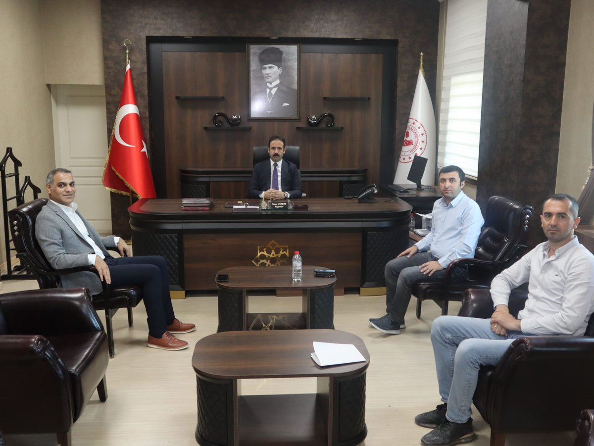 S_Kaymakamlik's tweet photo. İlçe Kaymakamımız ve Belediye Başkan Vekili Sn.Yunus ATAMAN Telekom  İl Müdürü Sn. Özcan ÖZKAN ve teknik ekibiyle  Kaymakamlık makamında  toplantı gerçekleştirdi. 

Detaylar için; https://t.co/m297wT3v6N https://t.co/3WTrzwQrUa