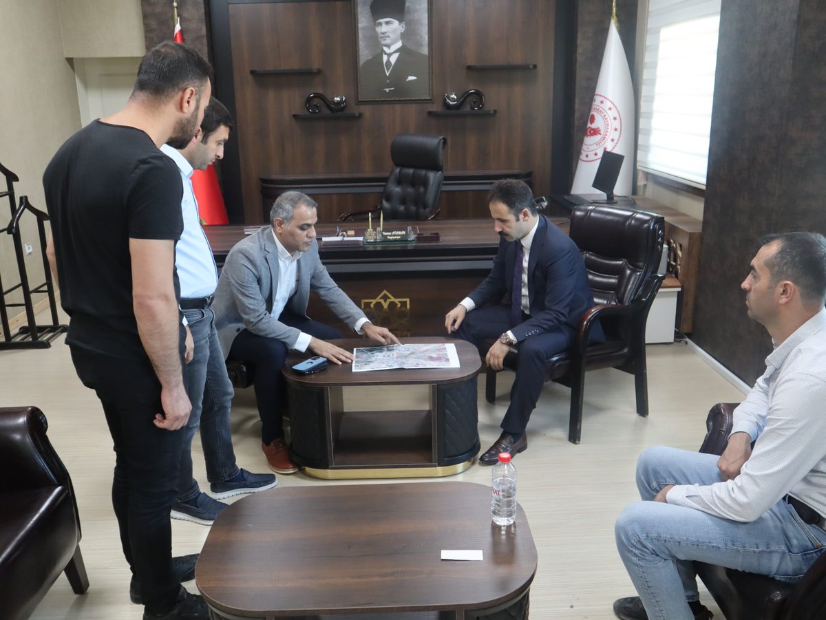 S_Kaymakamlik's tweet photo. İlçe Kaymakamımız ve Belediye Başkan Vekili Sn.Yunus ATAMAN Telekom  İl Müdürü Sn. Özcan ÖZKAN ve teknik ekibiyle  Kaymakamlık makamında  toplantı gerçekleştirdi. 

Detaylar için; https://t.co/m297wT3v6N https://t.co/3WTrzwQrUa