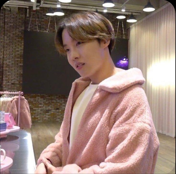ichigobangtan's tweet photo. sope au where hobi had enough of his strict parents rules and plans on rebelling against them, he has no idea how but to date the guy his parents warned him about https://t.co/o4lpkKwrNZ