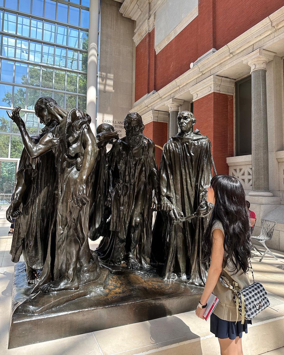 SNSD_0805's tweet photo. [INSTAGRAM] tiffanyyoungofficial:

birthday lunch at the museum 🍪

https://t.co/smW1fZGpq4 https://t.co/mzbtaikxsB