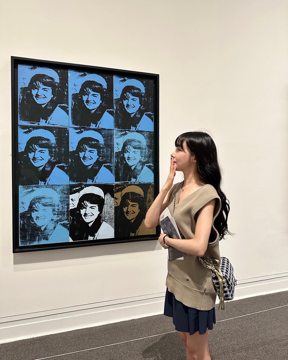 SNSD_0805's tweet photo. [INSTAGRAM] tiffanyyoungofficial:

birthday lunch at the museum 🍪

https://t.co/smW1fZGpq4 https://t.co/mzbtaikxsB