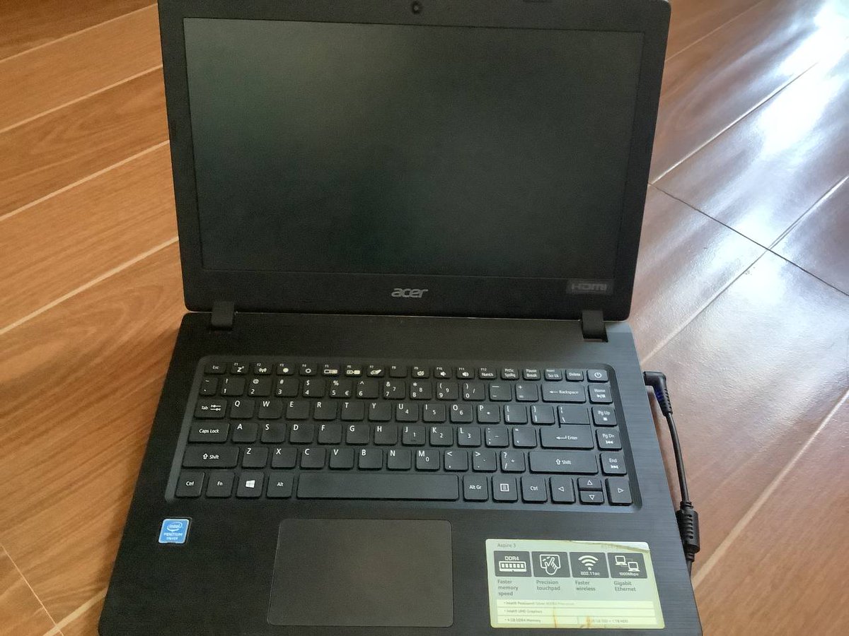 wts lfb ph ACER ASPIRE LAPTOP acer aspire 3 ✒️ working ✒️ already reformatted ✒️ has charger and free laptop bag (no box) ✒️ only been used for online classes Php 16,000 (negotiable) rfs: need funds for tuition ^-^ will ga 100php to one rt-er once sold dm me for more info