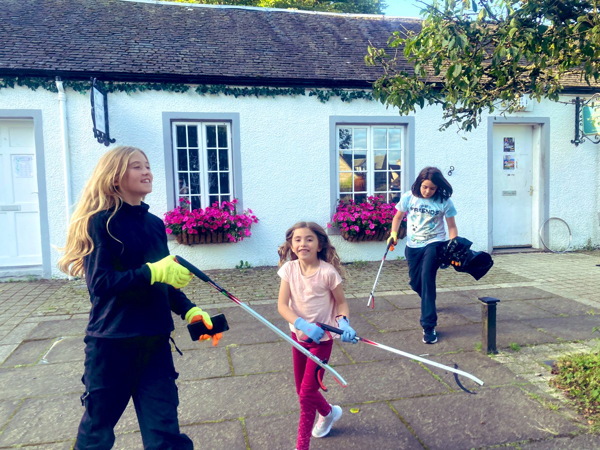 Thanks to the weekly litter picking group for removing 4 large bags of rubbish from land.

Someone left a tent in wood 😳

Please help us to keep this beautiful space safe and sustainable.  Leave the land as you found it or better and take all rubbish/litter/equipment home 💚