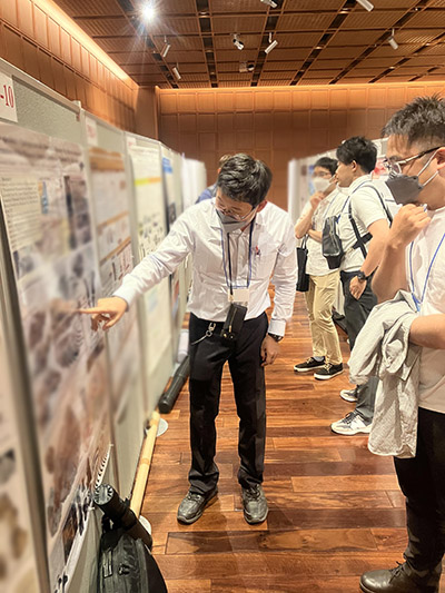 city_mizunami's tweet photo. 8月3日～7日に東京大学で開催された第2回アジア古生物学会議で瑞浪産パレオのこれまでの研究成果を発表。このグループの専門家である犬塚則久博士（元東京大学医学部）も発表を見に来られ、甲能博士（国立科学博物館）を交えて活発な議論がなされました。#APC2 #瑞浪パレオパラドキシア最新情報 https://t.co/SDC0ZUeRlK