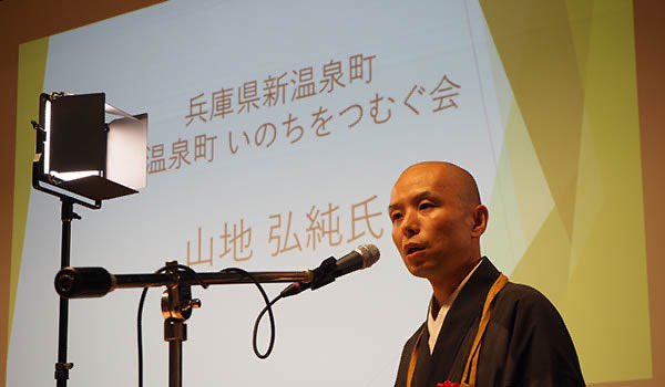 koujun1976's tweet photo. 再エネ問題連絡会の全国大会が行われ、私も登壇した。
再エ���のクリーンな主張をグレーにする自然豊かな山間部の乱開発。
こんな無茶苦茶を繰り返していて真の再エネが普及するはずがない。
机上の空論で受け入れろというのはやめてほしい。事件は会議室で起きてるんじゃない。現場で起きてるんだ！ https://t.co/KwBJQzmPac