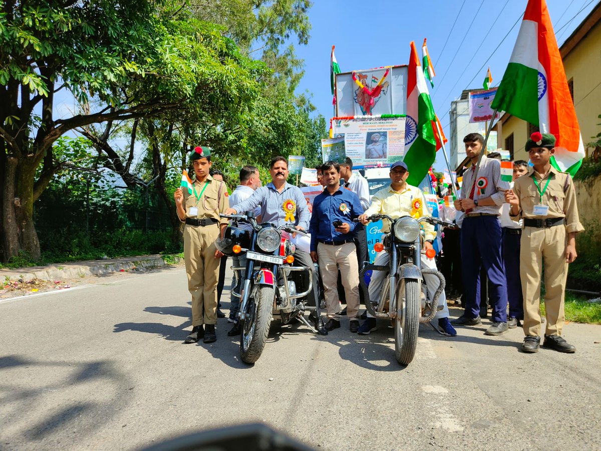 CEOPOONCH's tweet photo. First of its kind in the history of district Poonch and ,, a rally comprising of different  HSS and HS Of district Poonch organised by School Education Department Poonch today on 09-08-2023.Started from DC Office Poonch to Sports stadium Poonch.. https://t.co/aVF7GEYihl