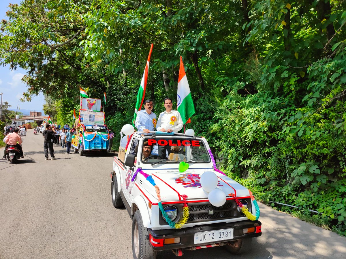 CEOPOONCH's tweet photo. First of its kind in the history of district Poonch and ,, a rally comprising of different  HSS and HS Of district Poonch organised by School Education Department Poonch today on 09-08-2023.Started from DC Office Poonch to Sports stadium Poonch.. https://t.co/aVF7GEYihl