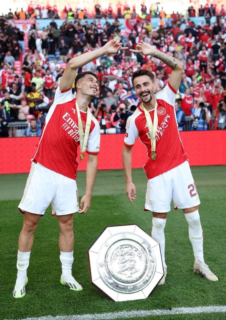 kiborbrian5's tweet photo. Arsenal 💕💕💜 https://t.co/x9EiAoSVnL
