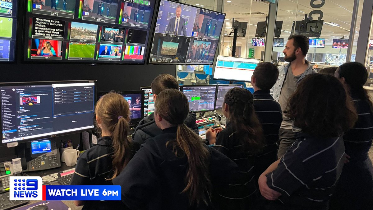 9NewsAdel's tweet photo. Another group of primary school students stopped by our Hindmarsh Square studios today for a tour of our newsroom. 🎥

The Year 5 class from Grange Primary School tried their hand at reading an update, before asking our newsreader Brenton Ragless some great questions. #9News https://t.co/Je3KKTMBUs