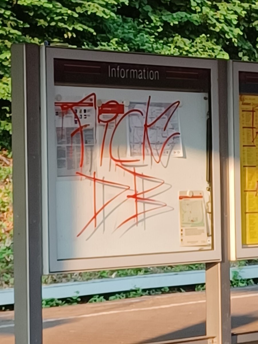 simonr1chter's tweet photo. @DB_Bahn sachliche Kritik. 😐 https://t.co/fXtLx8e4yJ