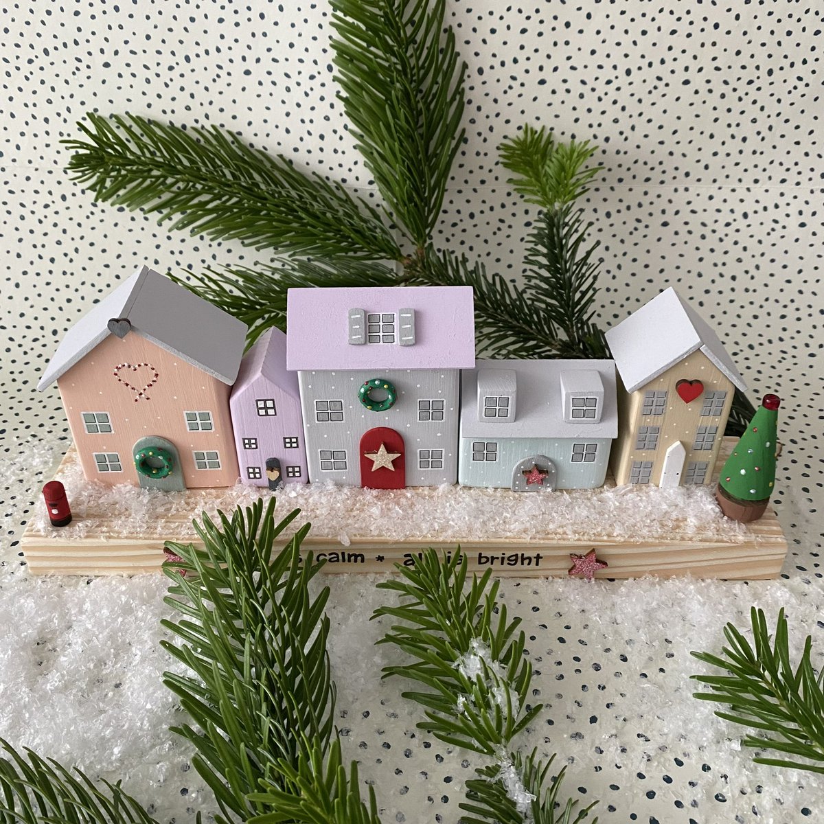 Happy Wednesday! For some reason I keep thinking it’s Thursday today. What are your plans? Leaving you with one of our beautiful wintry street scenes. 

#earlybiz #shopindie #Christmas_In_August