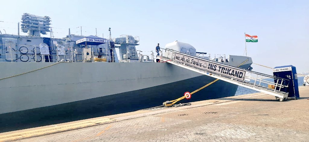 delhidefence's tweet image. Indian Navy in the Persian Gulf

#INSVisakhapatnam with Fleet Commander Rear Adm Vineet McCarty embarked, and #INSTrikand arrived at Port Rashid, Dubai for bilateral Naval Exercise #ZayedTalwar

The frontline Destroyer and Frigate are commanded by Capt's Ashok Rao &amp;amp; Pramod Thomas