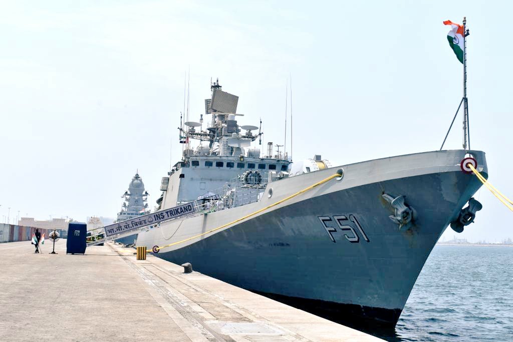 delhidefence's tweet image. Indian Navy in the Persian Gulf

#INSVisakhapatnam with Fleet Commander Rear Adm Vineet McCarty embarked, and #INSTrikand arrived at Port Rashid, Dubai for bilateral Naval Exercise #ZayedTalwar

The frontline Destroyer and Frigate are commanded by Capt's Ashok Rao &amp;amp; Pramod Thomas