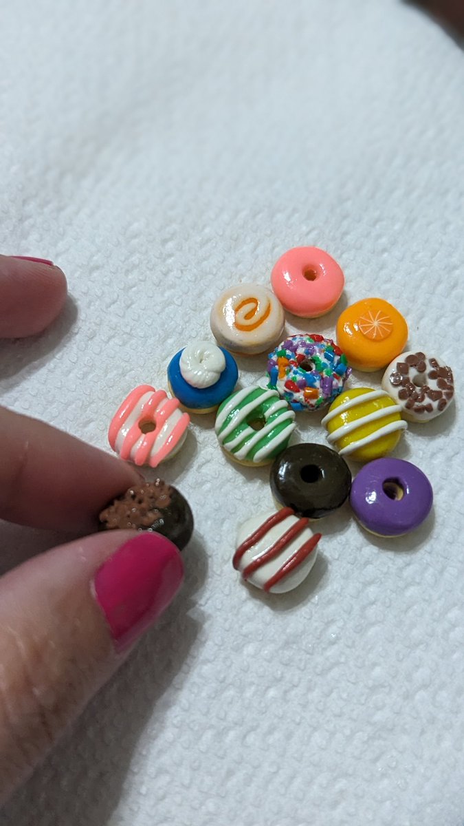 whatcandicesaid's tweet photo. These beauties were listed in my Etsy shop yesterday :) 
#miniature #miniatures #miniaturefood #dollhouseminiatures

https://t.co/ESoCf892xr https://t.co/xusw7iZayD