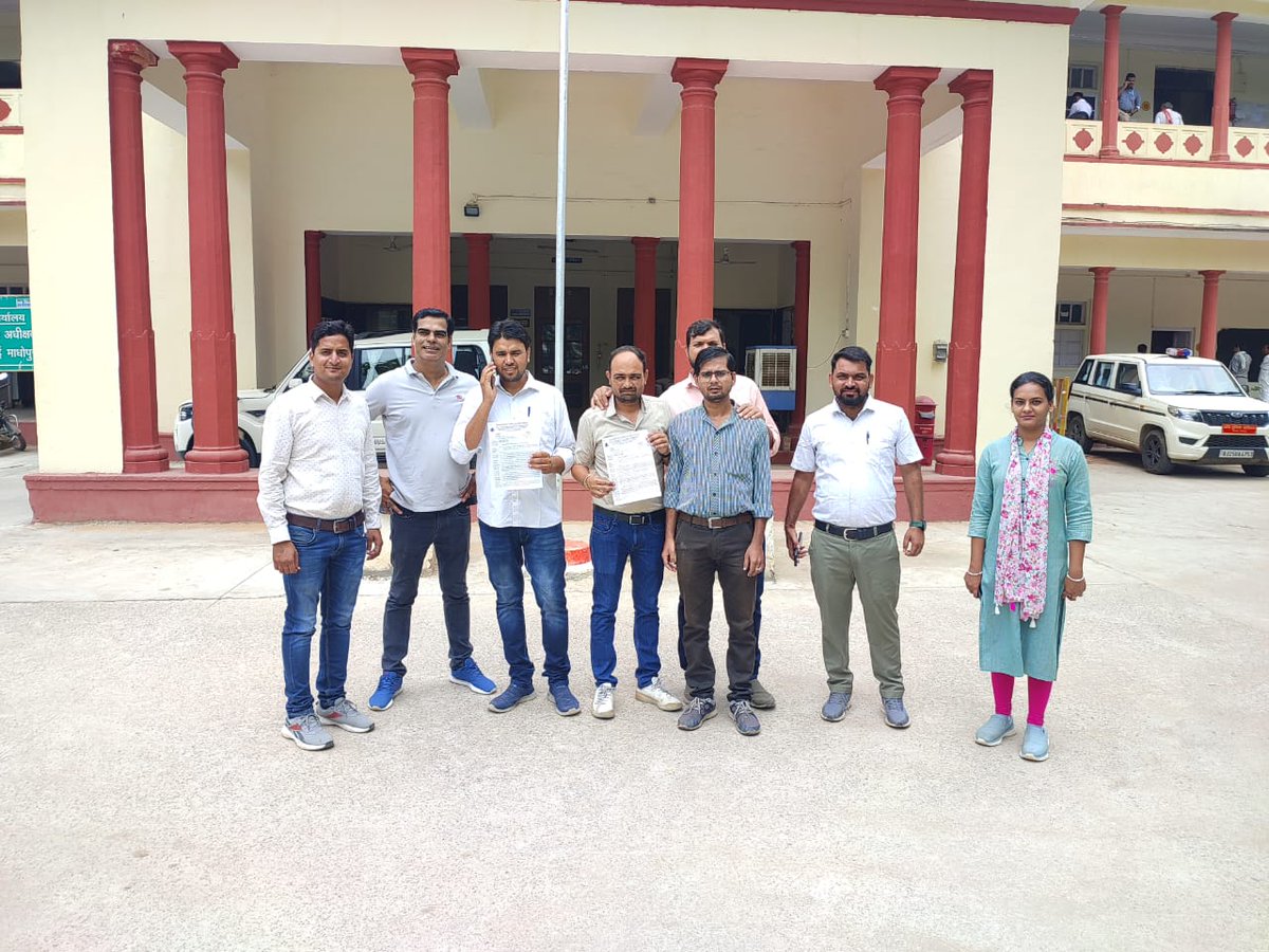 बजट घोषणा की बिन्दु संख्या 155 के आदेश जारी करने हेतु 21/8/2023 से जयपुर में होने वाले JENs के अनिश्चितकालीन महापड़ाव की सूचना हेतु पावर इंजीनियर्स एसोसिएशन ऑफ राजस्थान के द्वारा सवाई माधोपुर में <a href="/ashokgehlot51/">Ashok Gehlot</a> जी के नाम ज्ञापन कार्यक्रम #JEN_MAHAPADAV2