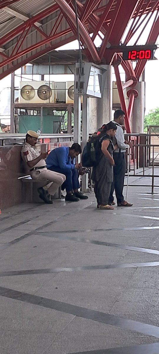 #KashmereGate #MetroStation... 2 #DifferentlyAbled persons waiting for the train, attendants waiting with them.