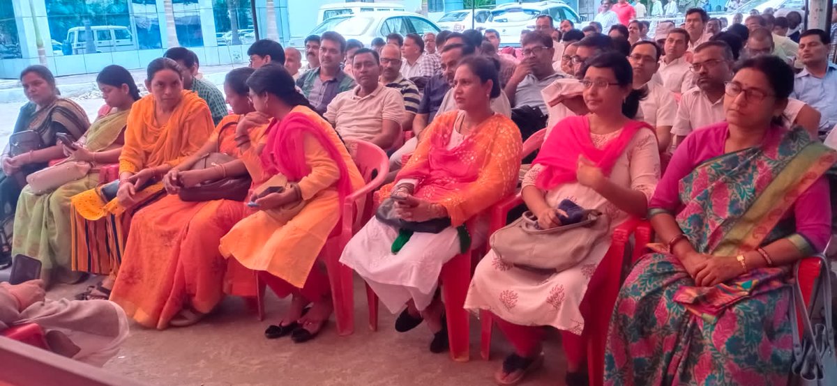 हिन्दू ह्रदय सम्राट यशस्वी मुख्यमंत्री माननीय योगी आदित्यनाथ जी सादर चरण वंदन, तदर्थ शिक्षकों के जीवन एवं उनके परिवार की रक्षा कीजिए | उनका परिवार आपका एवं भारतीय जनता पार्टी का आजीवन ॠणी रहेगा |
