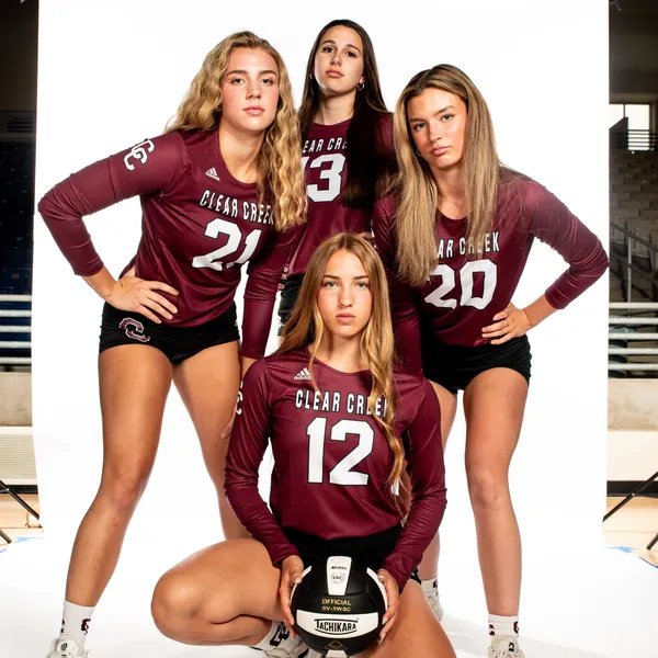 vypehouston's tweet photo. VYPE Preseason Volleyball Rankings🏐📈

POWER SURGE: No. 19 Clear Creek can score up front

With an experienced squad back, @Creek_Vball is looking to put it all together in 2023. This group will be led by Olivia Jones (458 kills a year ago)⭐️

READ:https://t.co/us8plnOUas