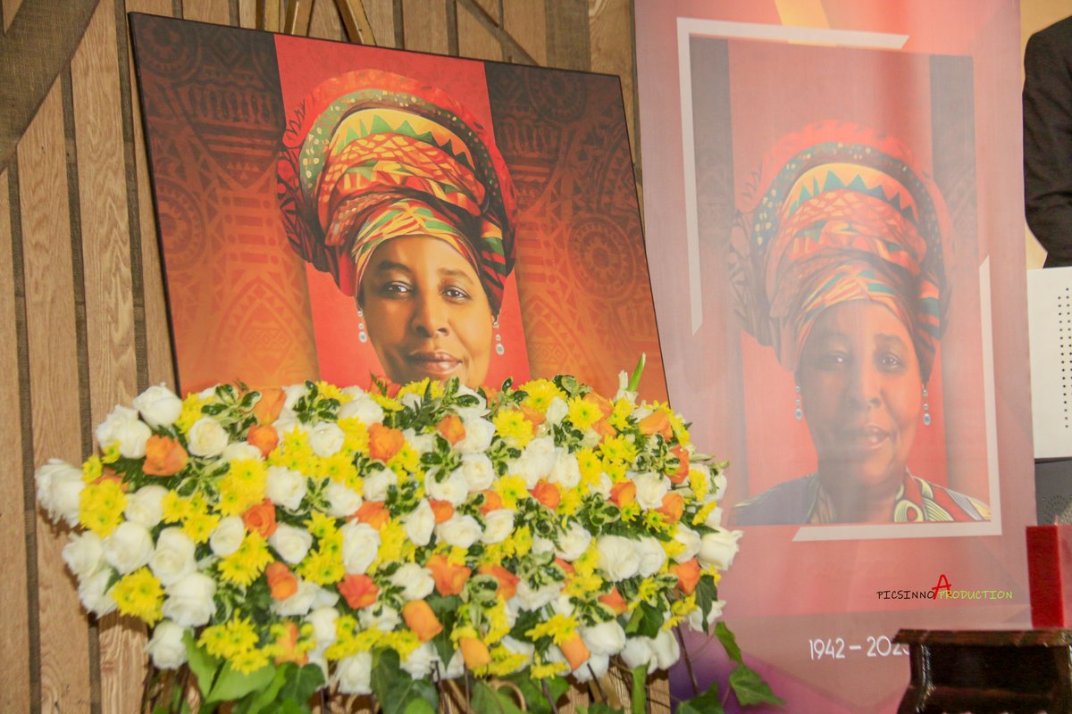 AfricanArtivist's tweet photo. Theatre for change, @sjustice_tt performing as we celebrate our mentor. #MicereMugo.  @DefendersKE @UkomboziLibrary @KayoleCJC @MunganoWaVijana @uonbi thanks for showing this love comrades
📸by @AfricanArtivist. https://t.co/DCFYOTRQjt
