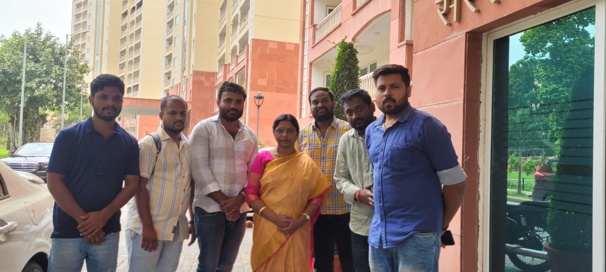 Today SCR Team met <a href="/drbvsatyavathi/">Dr BV Satyavathi</a> mam face to face and informed about the problem of 109-Batch in Railway Group-D.
<a href="/RailMinIndia/">Ministry of Railways</a> 
<a href="/AshwiniVaishnaw/">Ashwini Vaishnaw</a> 
<a href="/Naveenmadastu99/">Naveenmadastu</a>
<a href="/SCRailwayIndia/">South Central Railway</a>
