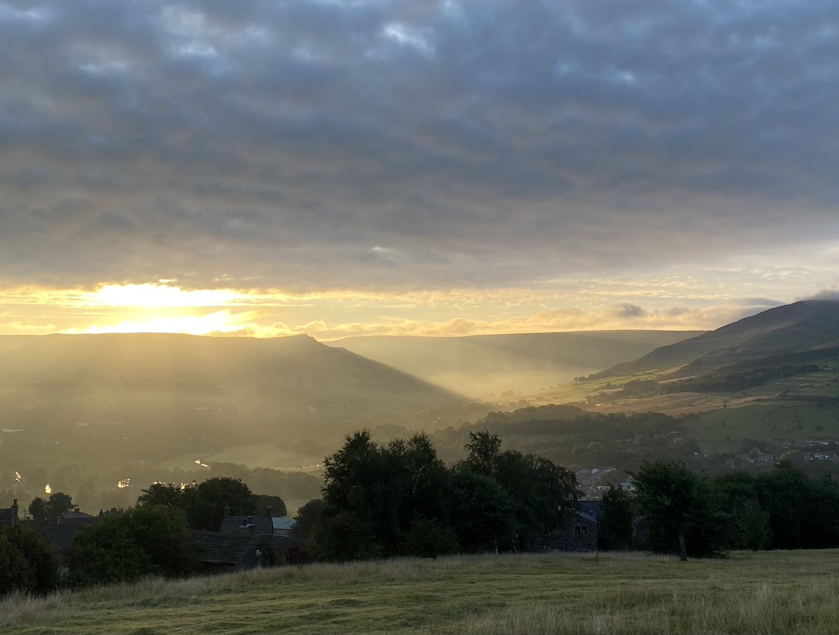 andyb066's tweet photo. Good morning @runningpunks Some beautiful light on the early beastie boy walk @BipolarUK #poletopolechallenge @SOBScharity #stepwithsobs #nature https://t.co/uNDXgbsD9t