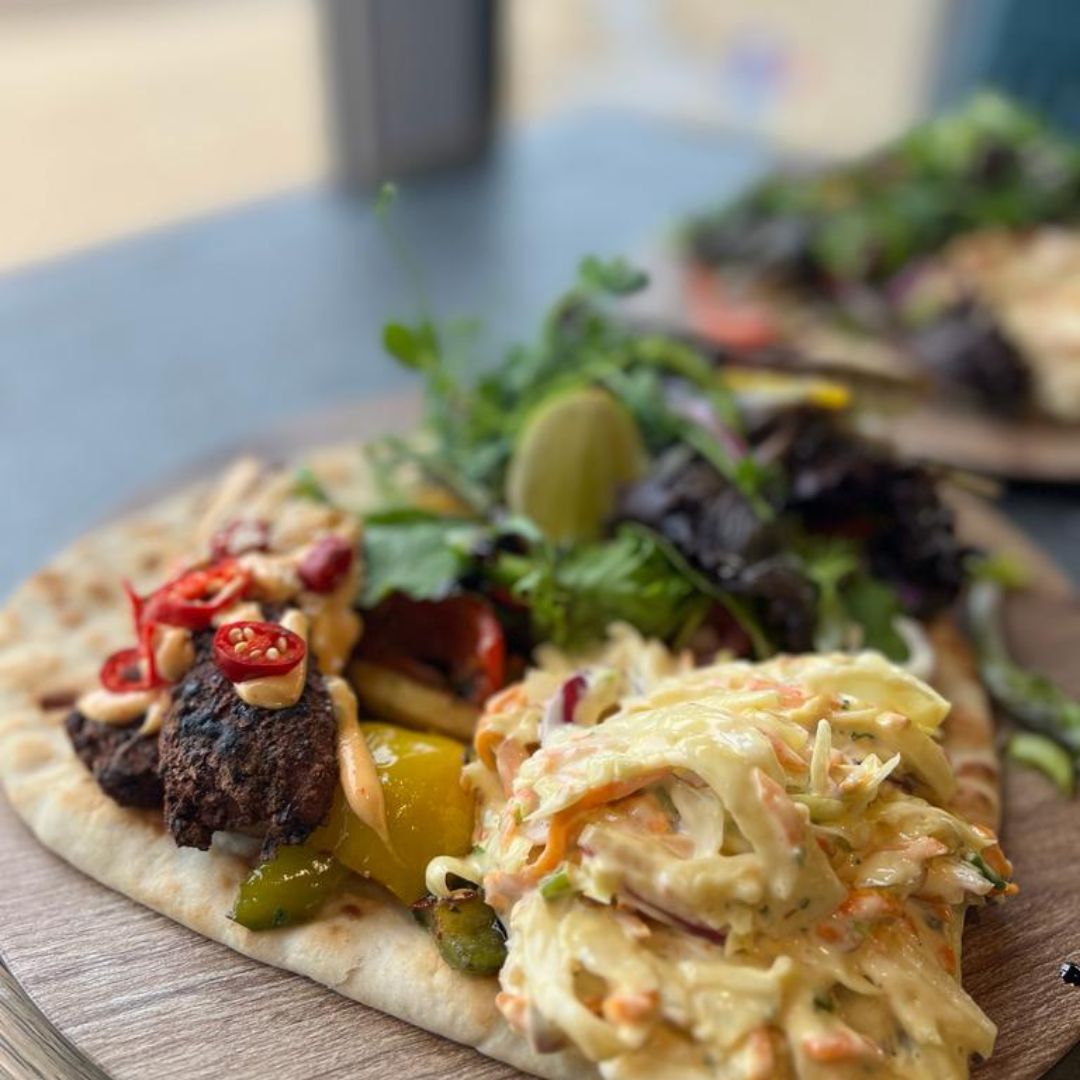 ViewTynemouth's tweet image. Check out these beauties... new Special Flatbreads Menu out now! 

Duck, Chicken, Beef, Halloumi or Grilled Veggies toppings to suit every taste bud and dietary requirement - which one is your favourite?

#flatbread #flatbreadmania #lunchideas #lunchwithaseaview #longsandsbeach