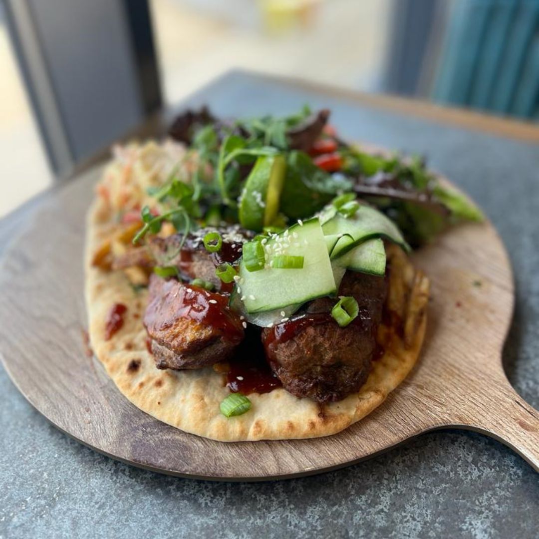 ViewTynemouth's tweet image. Check out these beauties... new Special Flatbreads Menu out now! 

Duck, Chicken, Beef, Halloumi or Grilled Veggies toppings to suit every taste bud and dietary requirement - which one is your favourite?

#flatbread #flatbreadmania #lunchideas #lunchwithaseaview #longsandsbeach